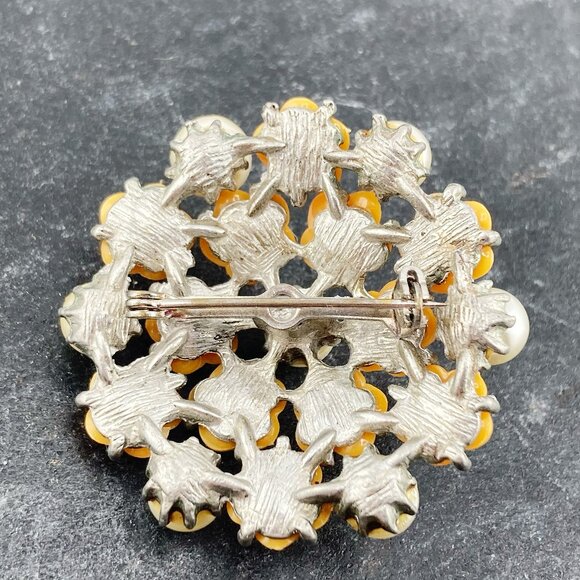 VINTAGE Orange plastic, faux pearl, clear AB rhinestone flower cluster brooch - Picture 7 of 8